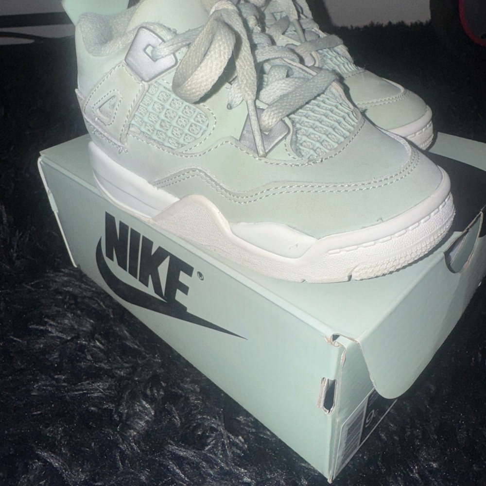 Jordan Retro Seafoam Sneakers